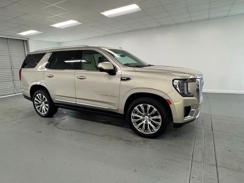 Used 2021 GMC Yukon Denali w/ Denali Premium Package image 3