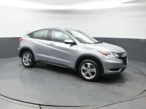 Used 2018 Honda HR-V LX image 8