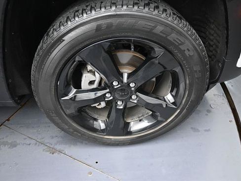 Used 2024 Jeep Grand Cherokee Altitude AWD/4WD image 19