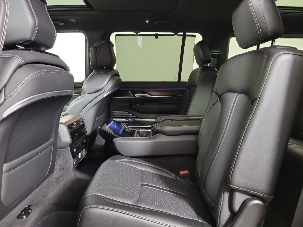 Used 2025 Jeep Grand Wagoneer 4WD image 24