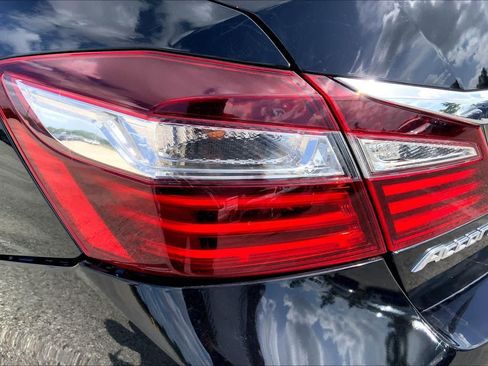 Used 2017 Honda Accord EX-L image 28