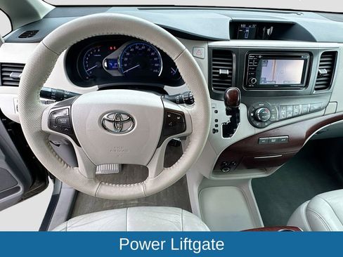 Used 2014 Toyota Sienna XLE image 12