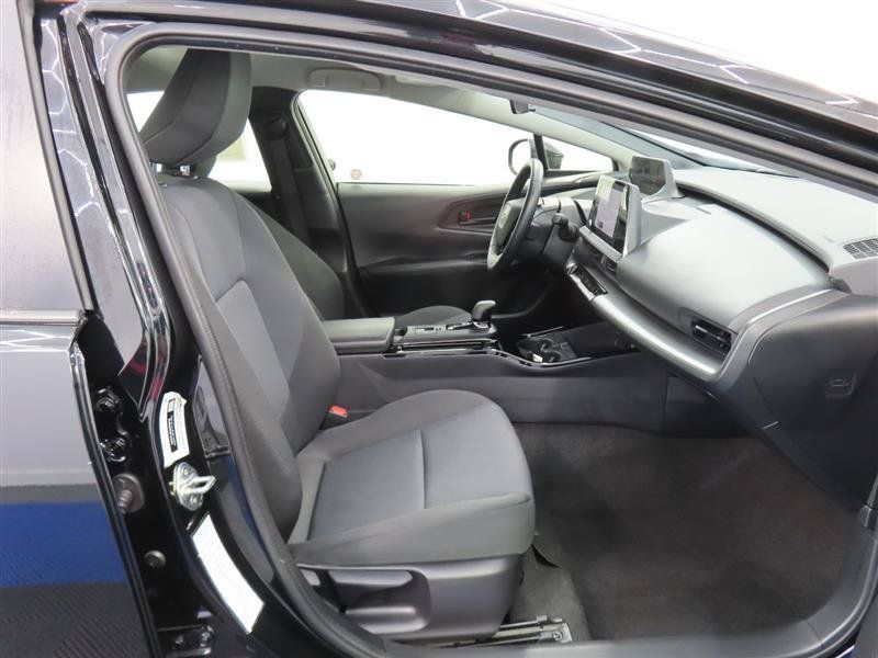 Used 2025 Toyota Prius LE FWD image 30