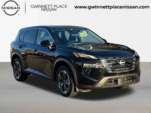 Used 2024 Nissan Rogue SV image 3