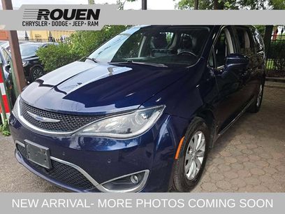 Used 2019 Chrysler Pacifica Touring-L w/ Advanced Safetytec Group