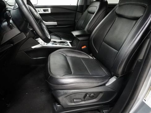 Used 2024 Ford Explorer Limited AWD/4WD image 9