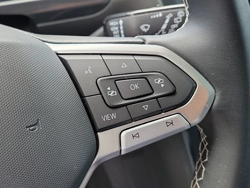 Used 2023 Volkswagen Tiguan SE w/ Panoramic Sunroof Package FWD image 30