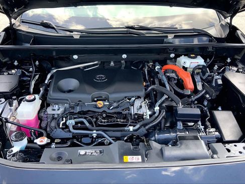 Used 2021 Toyota RAV4 XLE w/ XLE Grade Weather Package AWD/4WD image 31