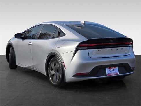 Used 2024 Toyota Prius LE image 4