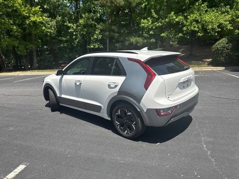 Used 2024 Kia Niro Wave w/ Wave Preserve Package FWD image 6
