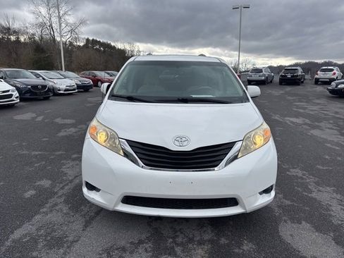 Used 2011 Toyota Sienna LE image 3