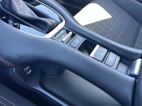 Certified 2025 Honda HR-V Sport image 16