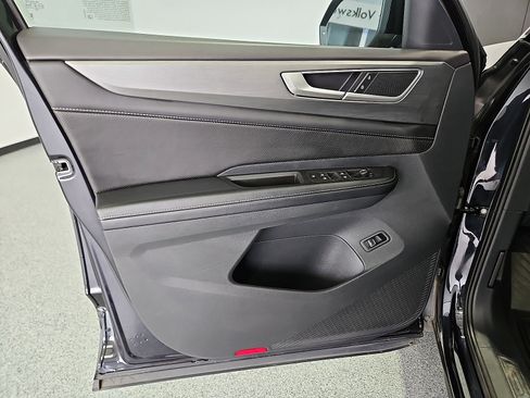 Certified 2024 Volkswagen Atlas Cross Sport SE FWD image 15