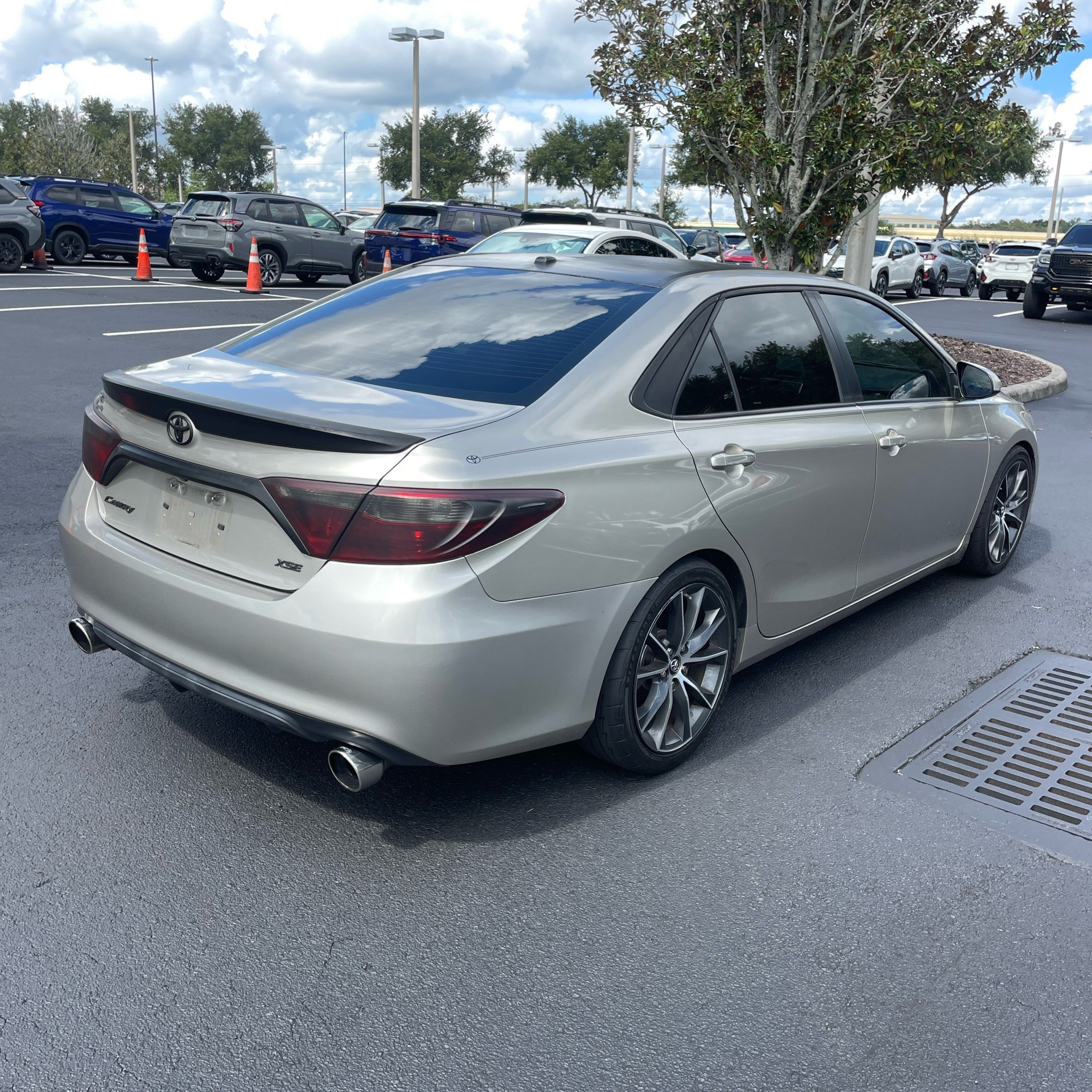 Used 2015 Toyota Camry XSE FWD image 12