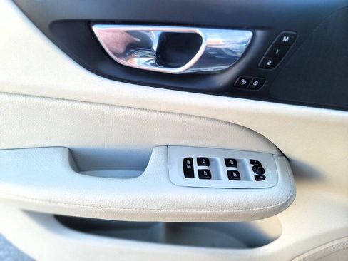 Used 2019 Volvo S60 T5 Momentum w/ Premium Package FWD image 13
