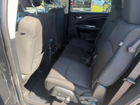 Used 2019 Dodge Journey SE FWD image 9