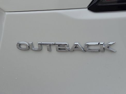 Used 2025 Subaru Outback Premium AWD/4WD image 8