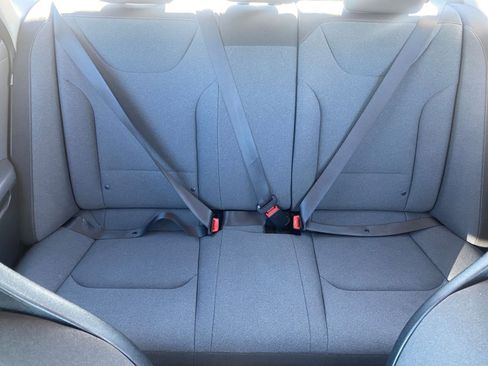 Used 2025 Kia K4 LXS image 39