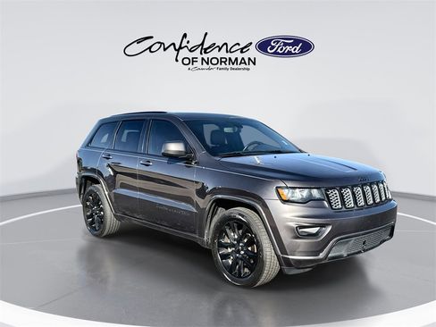 Used 2019 Jeep Grand Cherokee Altitude image 11