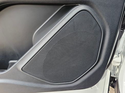 Used 2022 Ford Explorer XLT w/ Equipment Group 202A image 13