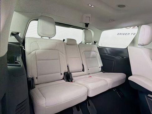 New 2026 Lincoln Navigator Premiere AWD/4WD image 31