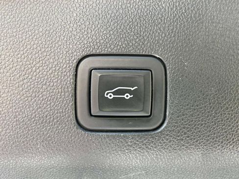 Used 2023 Chevrolet Suburban Premier AWD/4WD image 19