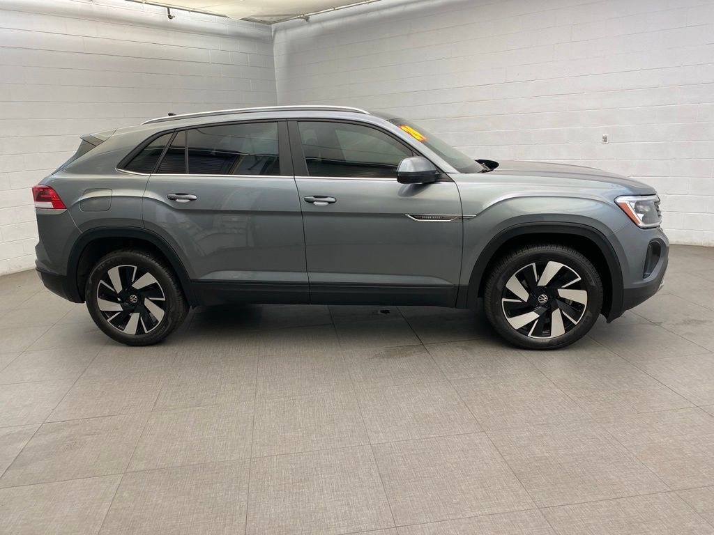 Used 2024 Volkswagen Atlas Cross Sport SE AWD/4WD image 7