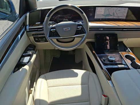 Certified 2026 Cadillac Escalade Platinum Sport AWD/4WD image 12