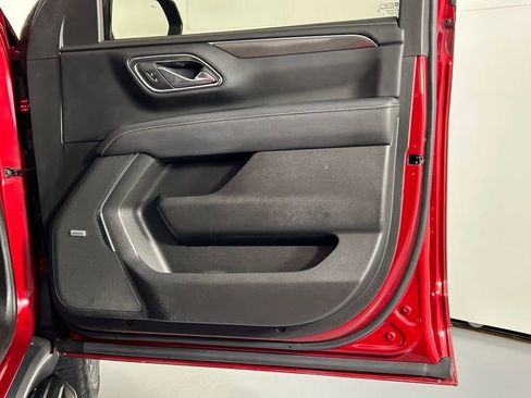 Used 2023 GMC Yukon XL AT4 w/ Technology Package image 9