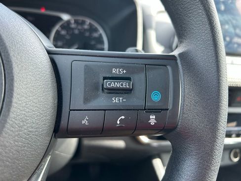 Used 2024 Nissan Rogue SV FWD image 19