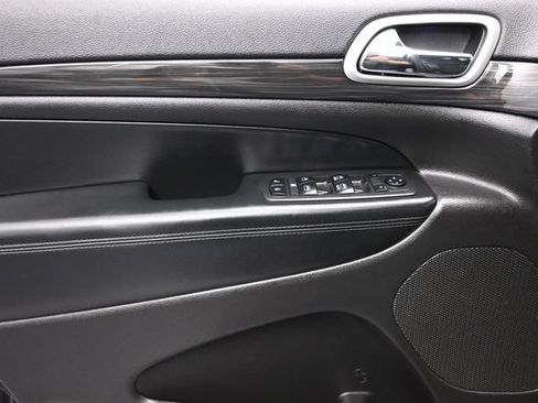 Used 2019 Jeep Grand Cherokee Altitude RWD image 7