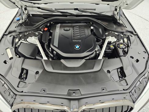 Used 2022 BMW 740i w/ M Sport Package RWD image 23