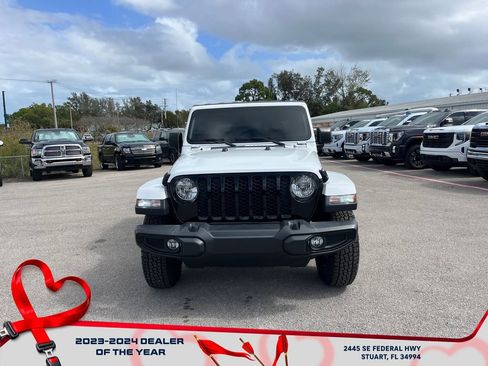 Used 2023 Jeep Gladiator Willys image 3