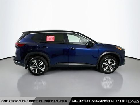 Certified 2025 Nissan Rogue SL w/ SL Premium Package AWD/4WD image 4