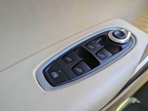 Used 2024 Aston Martin DBX image 25