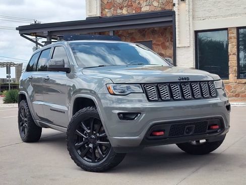 Used 2021 Jeep Grand Cherokee Laredo X AWD/4WD image 1