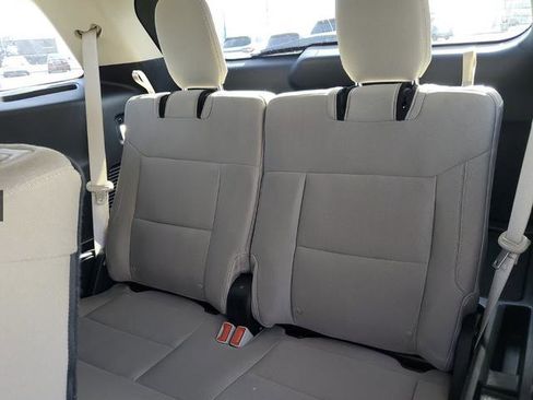 Used 2023 Ford Explorer XLT RWD image 5