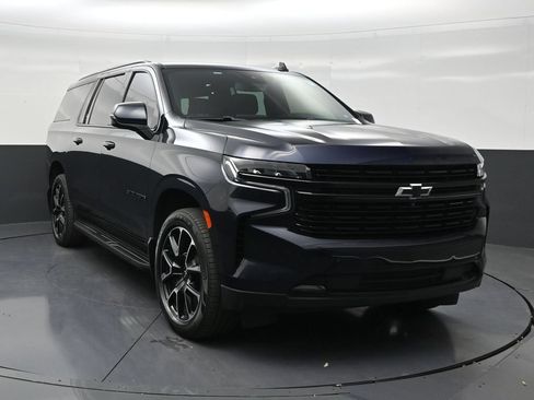 Used 2024 Chevrolet Suburban RST w/ Luxury Package RWD image 7