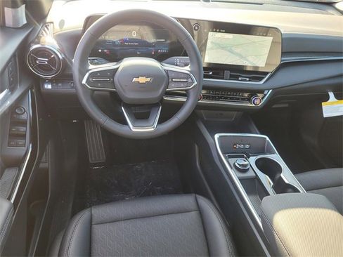 New 2026 Chevrolet Equinox LT image 8