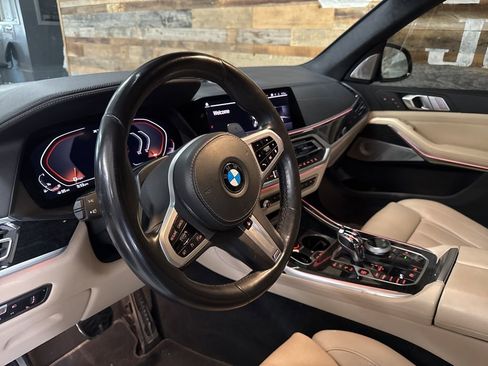 Used 2021 BMW X7 M50i w/ Executive Package image 11
