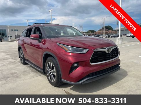 Used 2021 Toyota Highlander XLE FWD image 7
