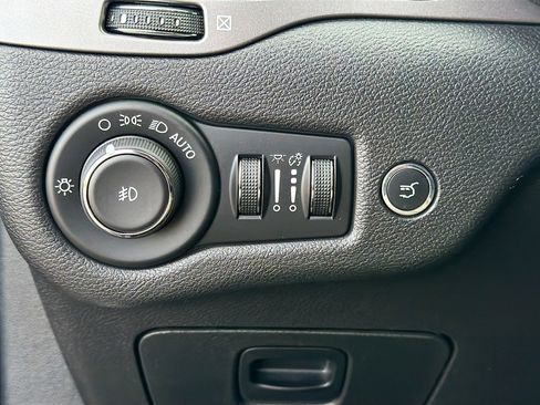 Used 2020 Jeep Cherokee Limited FWD image 34