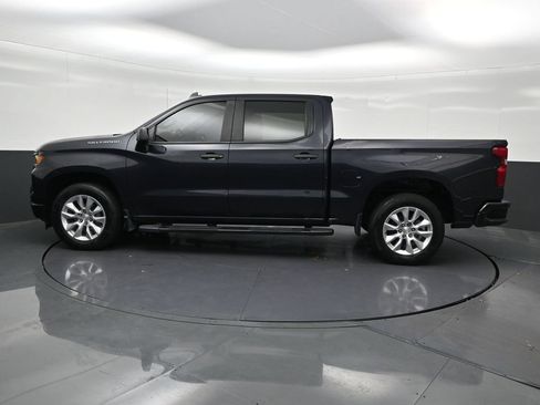 Used 2023 Chevrolet Silverado 1500 Custom RWD image 2