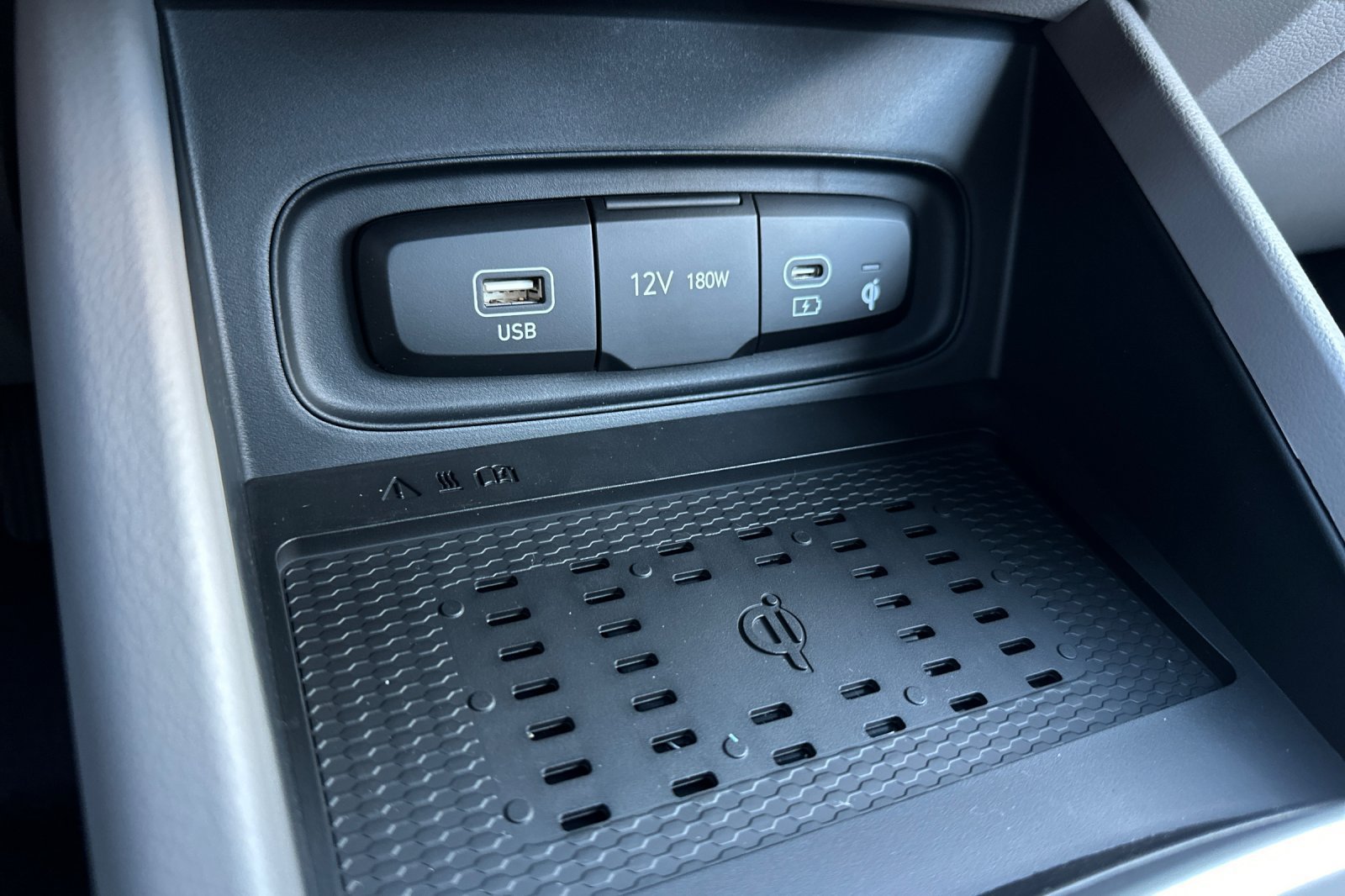 Used 2026 Hyundai Venue SEL FWD image 27