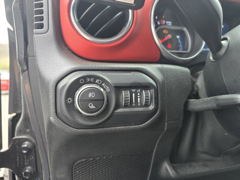 Used 2020 Jeep Gladiator Rubicon AWD/4WD image 17