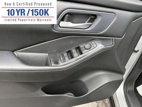 Used 2024 Nissan Rogue SV image 15