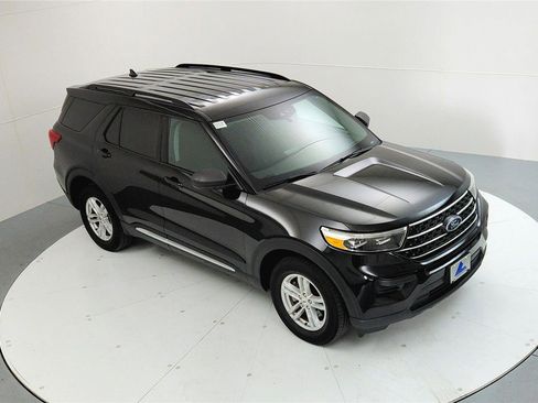 Used 2023 Ford Explorer XLT image 14