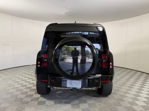 Used 2025 Land Rover Defender 110 X-Dynamic SE AWD/4WD image 7