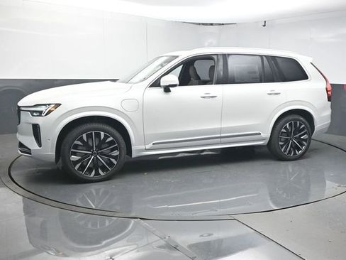 New 2026 Volvo XC90 T8 Plus w/ Protection Package Premier AWD/4WD image 4