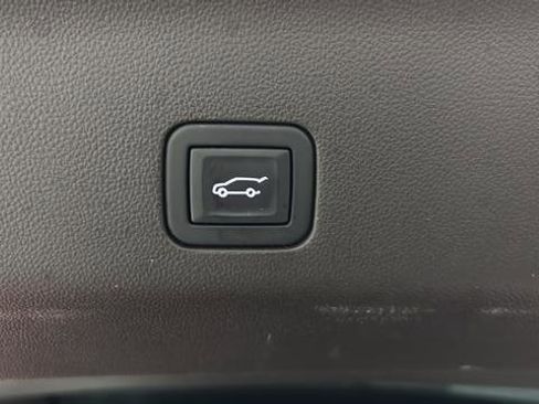Used 2024 GMC Yukon SLT AWD/4WD image 19